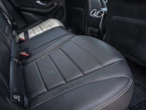 Used 2019 Mercedes-Benz GLC 300 4MATIC image 31