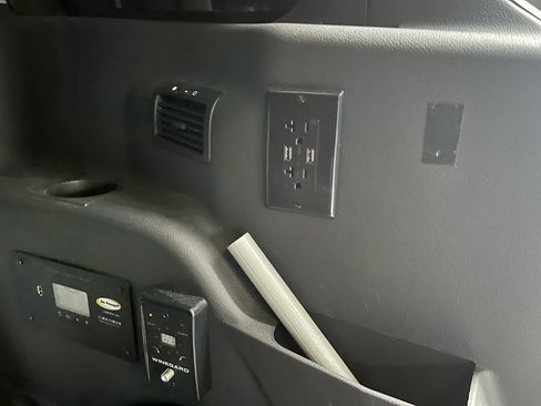 Used 2017 Ford Transit Connect XLT image 17