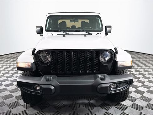 Used 2021 Jeep Gladiator Willys image 2