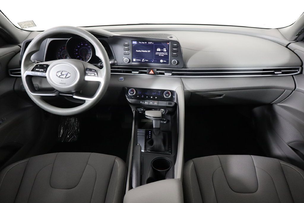Used 2023 Hyundai Elantra SEL w/ Cargo Package FWD image 13