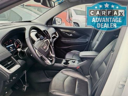 Used 2024 GMC Terrain SLT image 3