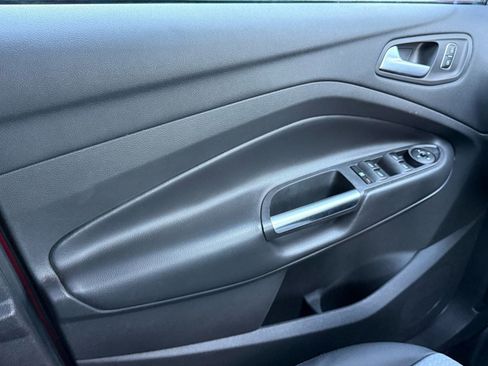 Used 2017 Ford Escape SE image 33