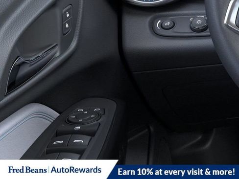 New 2026 Chevrolet Trax LT w/ Sunroof Package image 22