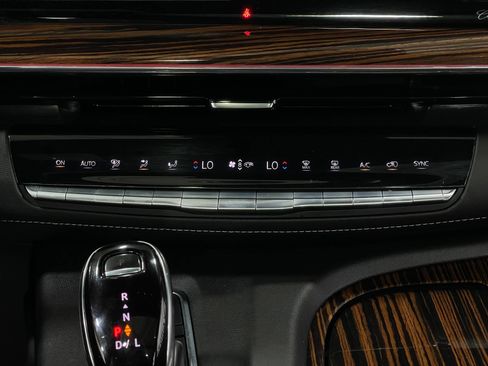 Used 2021 Cadillac Escalade Premium Luxury AWD/4WD image 24