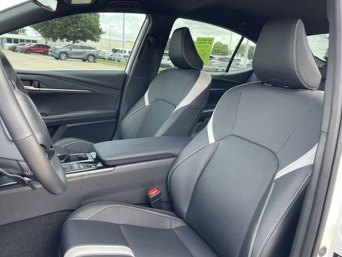 Used 2025 Toyota Camry SE w/ Convenience Package FWD image 26