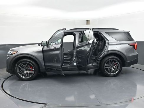 Used 2025 Ford Explorer ST-Line w/ ST-Line Street Pack AWD/4WD image 49