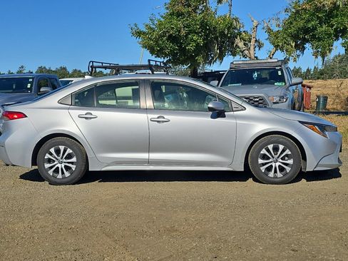 Used 2022 Toyota Corolla LE FWD image 3