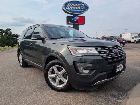 Used 2016 Ford Explorer XLT w/ Equipment Group 202A AWD/4WD image 2