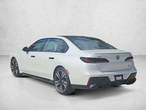 Used 2025 BMW 760i xDrive w/ Executive Package AWD/4WD image 8