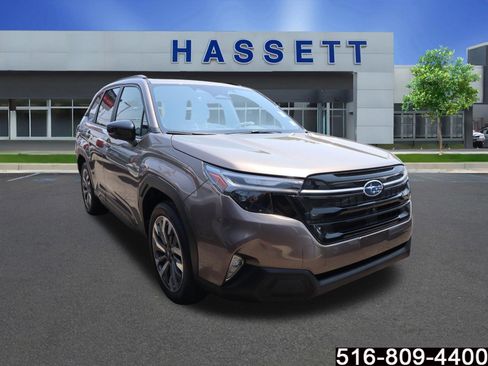 Used 2025 Subaru Forester Touring AWD/4WD image 1