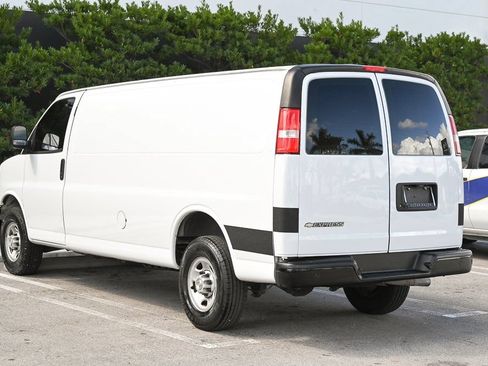 Used 2022 Chevrolet Express 3500 Extended w/ Driver Convenience Package RWD image 6
