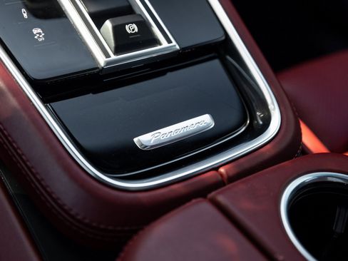 Certified 2020 Porsche Panamera GTS image 28