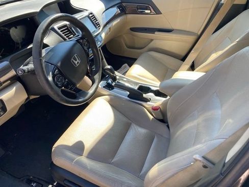 Used 2017 Honda Accord Touring image 10