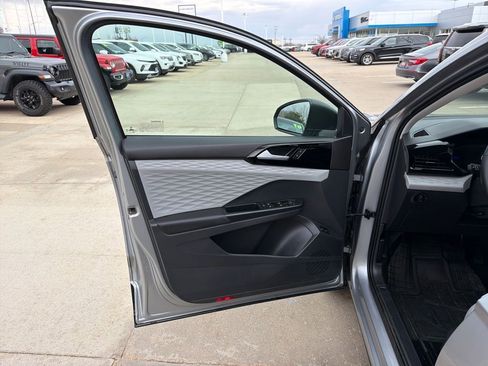 Used 2023 Volkswagen Taos S image 10