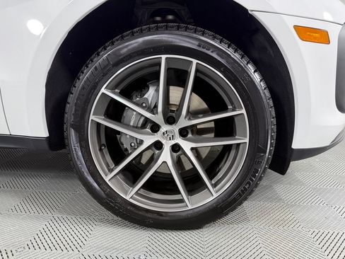 Certified 2026 Porsche Macan AWD/4WD image 14