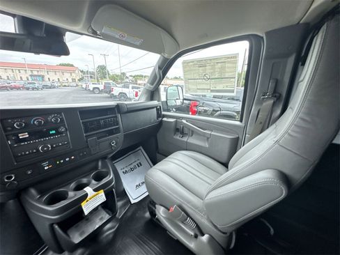New 2025 GMC Savana 3500 Extended image 11