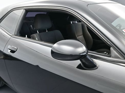 Used 2019 Dodge Challenger SXT image 37