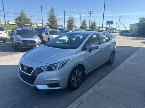 Used 2020 Nissan Versa SV FWD image 7