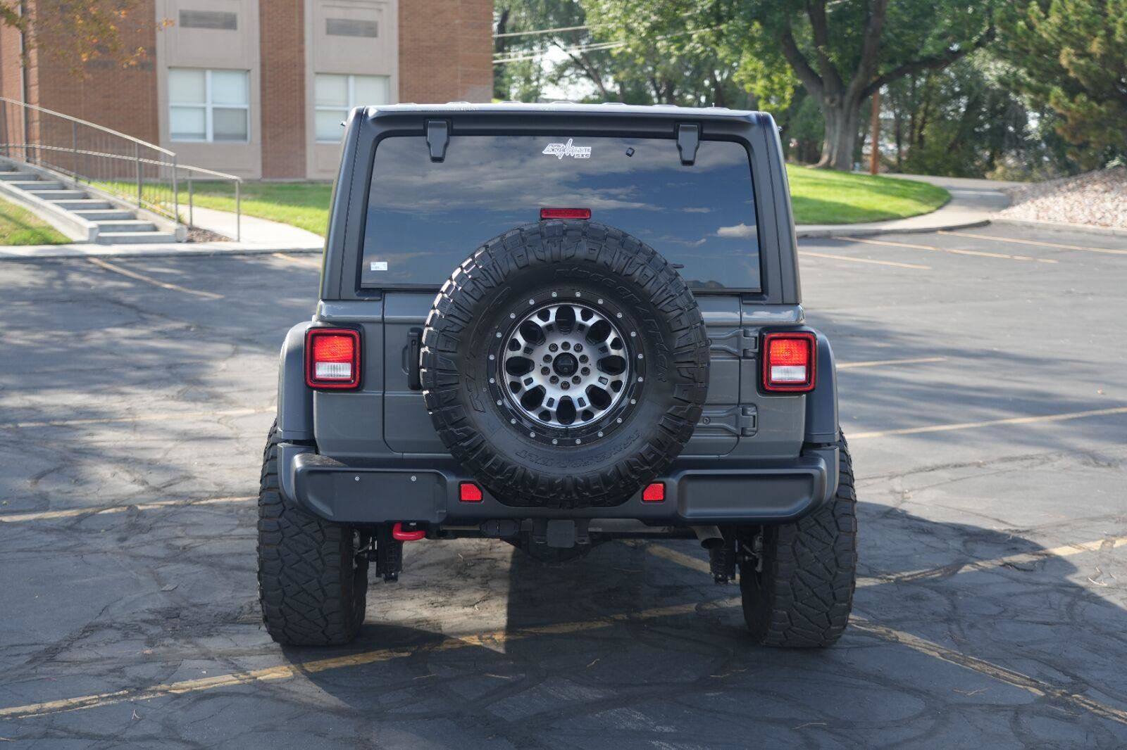 Used 2023 Jeep Wrangler Unlimited Rubicon AWD/4WD image 4