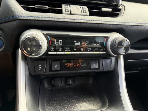 Used 2022 Toyota RAV4 XSE w/ XSE Grade Weather Package AWD/4WD image 12