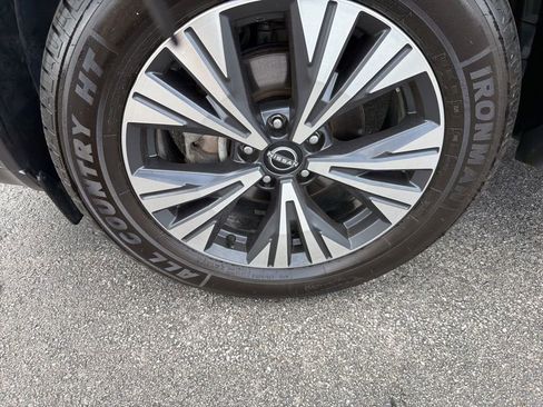 Used 2023 Nissan Rogue SV FWD image 8