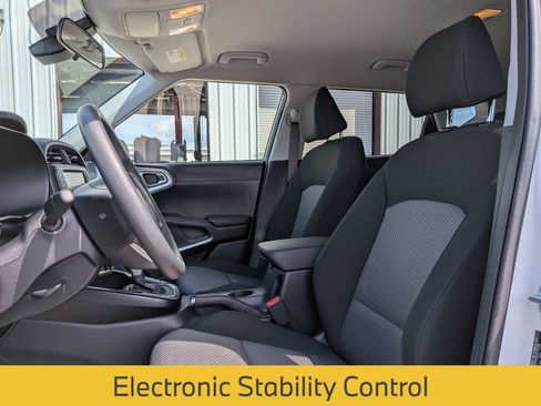 Used 2025 Kia Soul LX w/ LX Technology Package FWD image 15