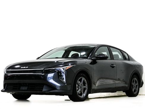 Used 2025 Kia K4 FWD image 3