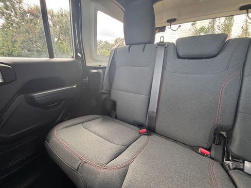 Used 2025 Jeep Wrangler Rubicon image 38