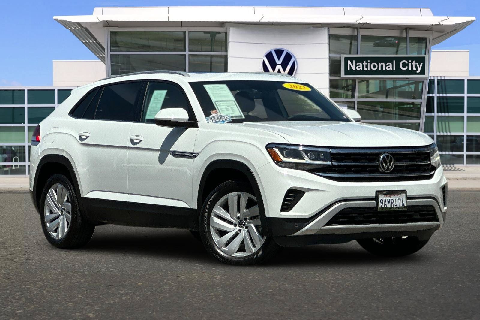Used 2022 Volkswagen Atlas Cross Sport SE w/ Panoramic Sunroof Package FWD image 2