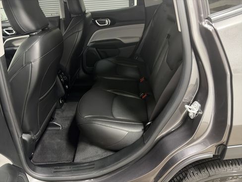 Used 2022 Jeep Compass Limited image 23