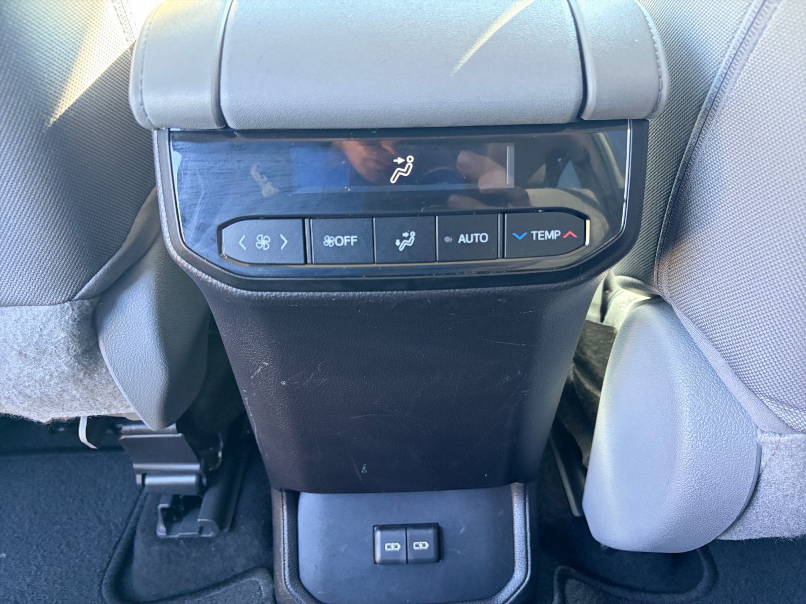 Used 2023 Toyota Highlander LE AWD/4WD image 25