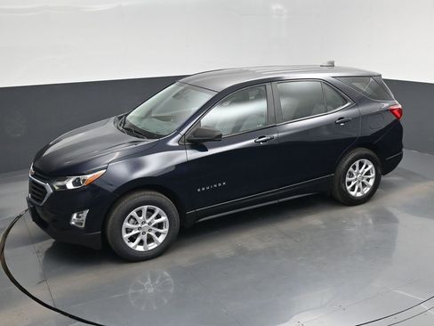 Used 2021 Chevrolet Equinox LS image 43