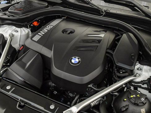 Used 2025 BMW 530i w/ Premium Package image 29