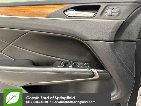 Used 2018 Lincoln MKC Select w/ Select Plus Package image 32