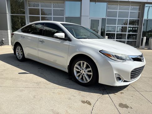 Used 2015 Toyota Avalon XLE Premium FWD image 2
