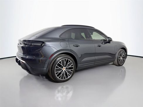 Certified 2026 Porsche Macan 4 Electric RWD image 7