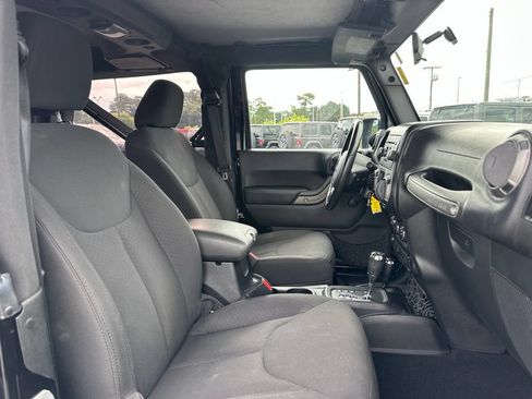 Used 2015 Jeep Wrangler Sport w/ Quick Order Package 24S AWD/4WD image 19
