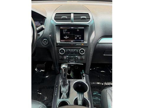 Used 2016 Ford Explorer XLT w/ Equipment Group 202A FWD image 20