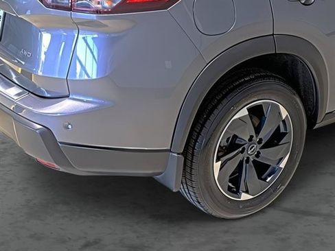 Used 2025 Nissan Rogue SV AWD/4WD image 13