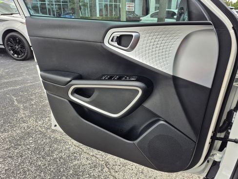 Used 2022 Kia Soul LX w/ Technology Package FWD image 22