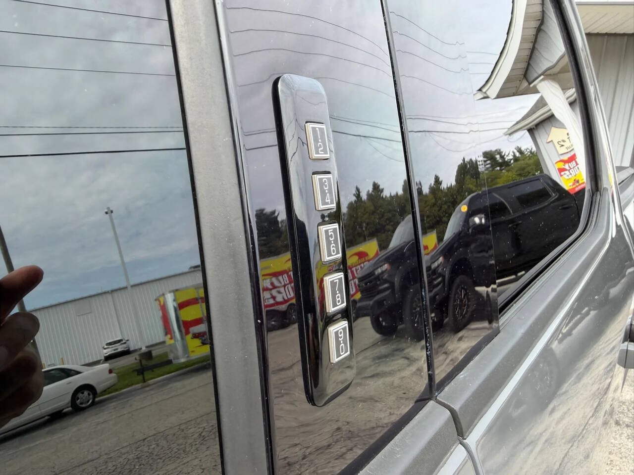 Used 2020 Ford F150 XLT w/ Equipment Group 302A Luxury AWD/4WD image 25