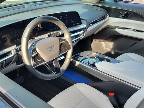 Used 2025 Cadillac Lyriq Luxury image 7