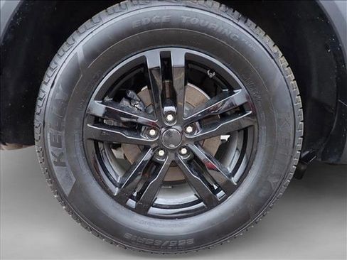 Used 2022 Ford Explorer XLT w/ Equipment Group 202A AWD/4WD image 7