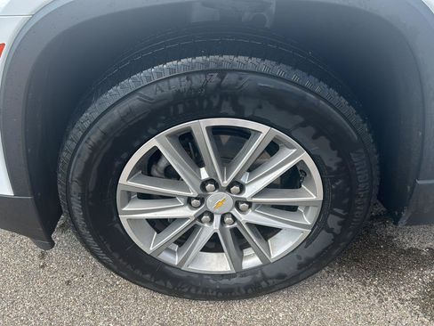 Used 2023 Chevrolet Traverse LT AWD/4WD image 9
