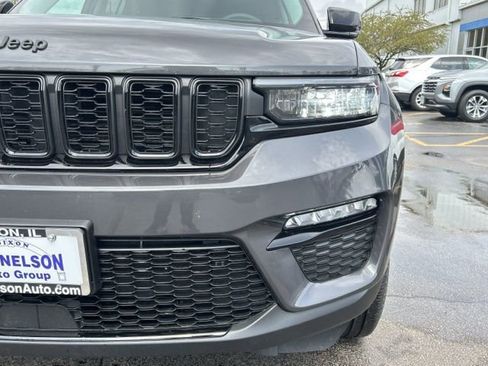 Used 2024 Jeep Grand Cherokee Limited w/ Black Appearance Package image 4