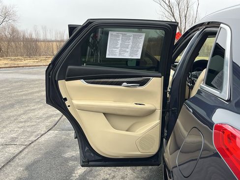 Used 2019 Cadillac XT5 AWD image 35