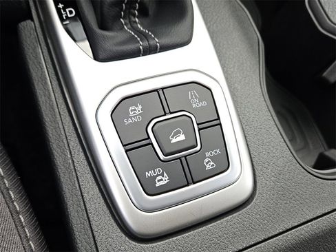 New 2026 Nissan Frontier SV image 22