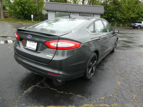 Used 2016 Ford Fusion SE w/ Equipment Group 201A image 5