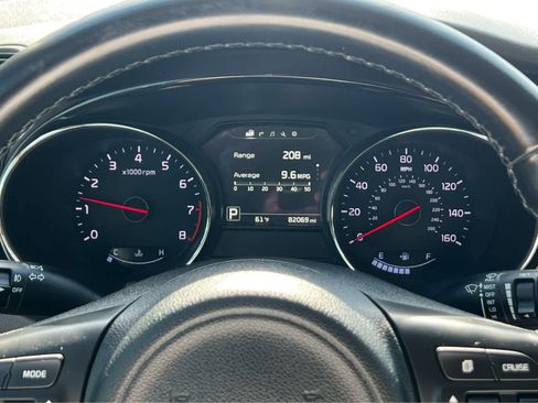 Used 2016 Kia Sedona SX image 38