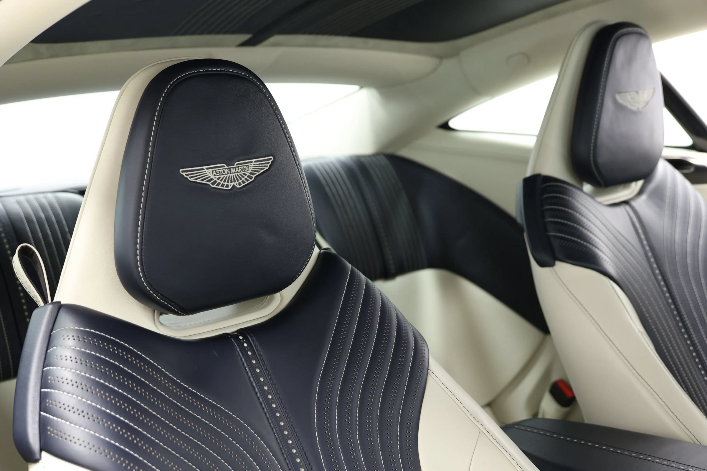 Used 2019 Aston Martin DB11 Coupe RWD image 79